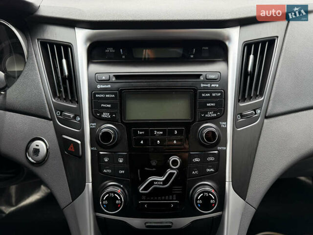 Сірий Хендай Соната, об'ємом двигуна 2 л та пробігом 191 тис. км за 7900 $, фото 40 на Automoto.ua