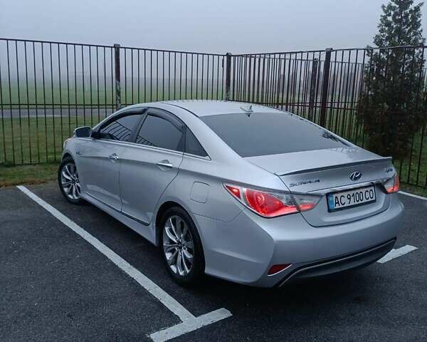 Серый Хендай Соната, объемом двигателя 2.36 л и пробегом 174 тыс. км за 9970 $, фото 1 на Automoto.ua