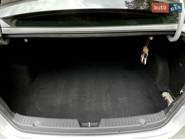 Сірий Хендай Соната, об'ємом двигуна 2.4 л та пробігом 250 тис. км за 9500 $, фото 7 на Automoto.ua