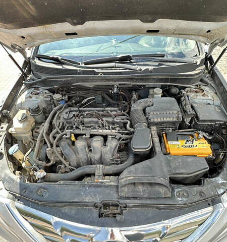 Сірий Хендай Соната, об'ємом двигуна 2 л та пробігом 213 тис. км за 9200 $, фото 15 на Automoto.ua