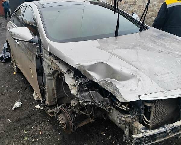 Серый Хендай Соната, объемом двигателя 2 л и пробегом 280 тыс. км за 5000 $, фото 12 на Automoto.ua