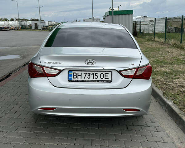 Сірий Хендай Соната, об'ємом двигуна 2 л та пробігом 545 тис. км за 6900 $, фото 6 на Automoto.ua
