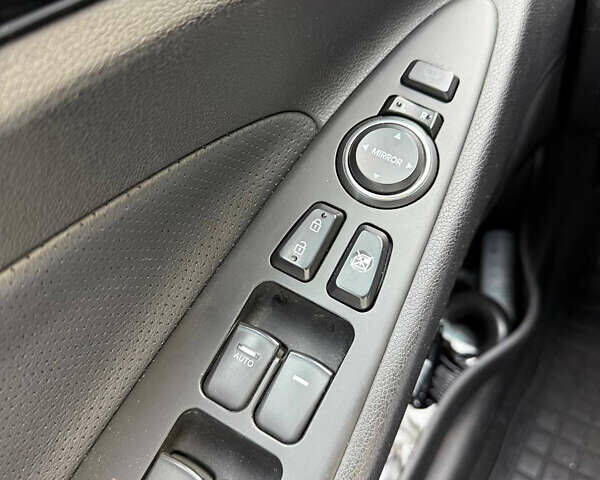 Серый Хендай Соната, объемом двигателя 2.4 л и пробегом 209 тыс. км за 12700 $, фото 14 на Automoto.ua