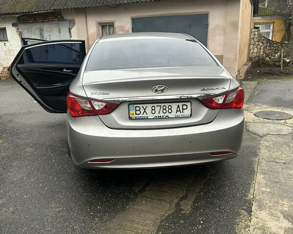 Серый Хендай Соната, объемом двигателя 2 л и пробегом 139 тыс. км за 7900 $, фото 1 на Automoto.ua