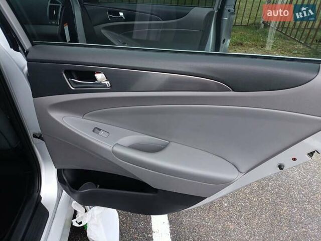 Серый Хендай Соната, объемом двигателя 2.36 л и пробегом 174 тыс. км за 9970 $, фото 36 на Automoto.ua