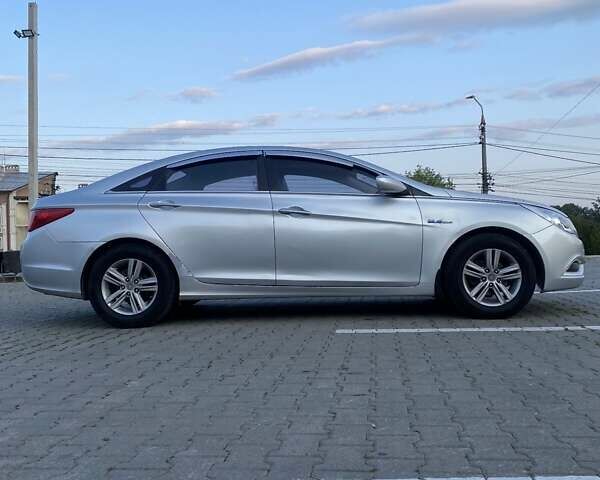 Серый Хендай Соната, объемом двигателя 2 л и пробегом 434 тыс. км за 6800 $, фото 3 на Automoto.ua