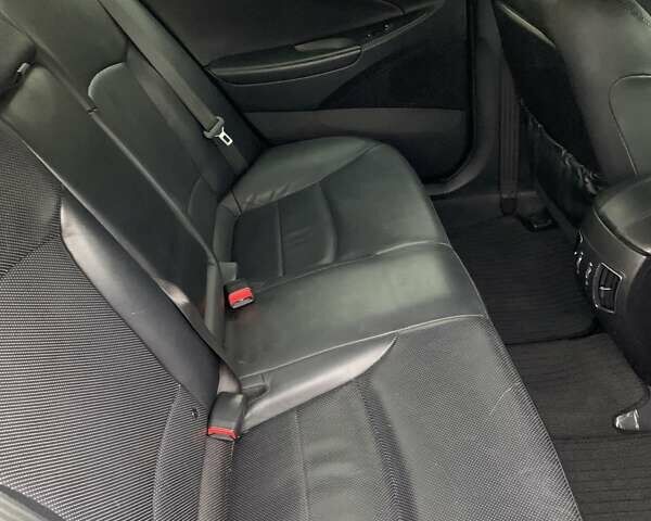 Серый Хендай Соната, объемом двигателя 2 л и пробегом 213 тыс. км за 12800 $, фото 11 на Automoto.ua