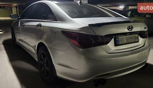Сірий Хендай Соната, об'ємом двигуна 2 л та пробігом 165 тис. км за 10199 $, фото 9 на Automoto.ua