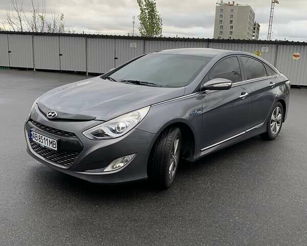 Серый Хендай Соната, объемом двигателя 2 л и пробегом 213 тыс. км за 12800 $, фото 1 на Automoto.ua