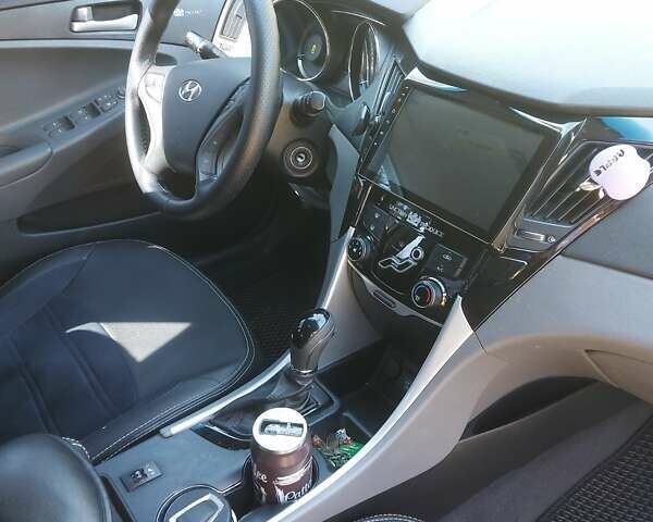 Хендай Соната 2012 в Черкассах на Automoto.ua Серый Хендай Соната, объемом двигателя 2.4 л и пробегом 199 тыс. км за 8800 $, фото 8 на Automoto.ua