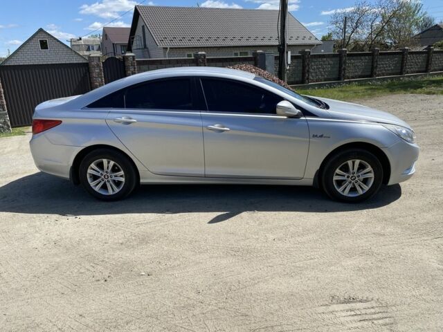 Серый Хендай Соната, объемом двигателя 2 л и пробегом 322 тыс. км за 8000 $, фото 7 на Automoto.ua