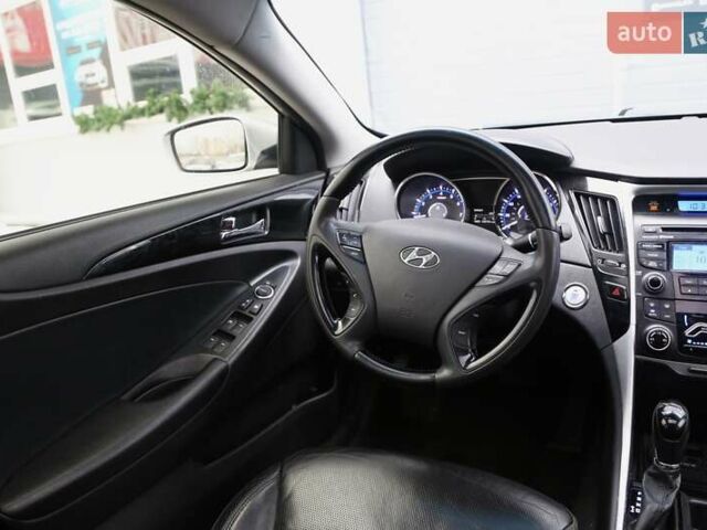 Серый Хендай Соната, объемом двигателя 2.36 л и пробегом 215 тыс. км за 10300 $, фото 12 на Automoto.ua