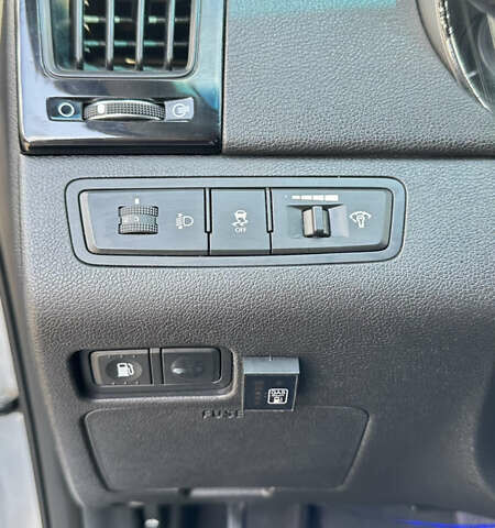 Сірий Хендай Соната, об'ємом двигуна 2 л та пробігом 213 тис. км за 9200 $, фото 13 на Automoto.ua