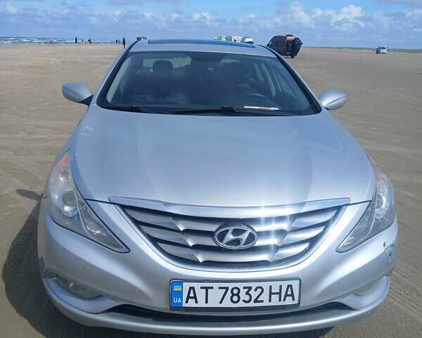Серый Хендай Соната, объемом двигателя 2.36 л и пробегом 211 тыс. км за 8500 $, фото 2 на Automoto.ua
