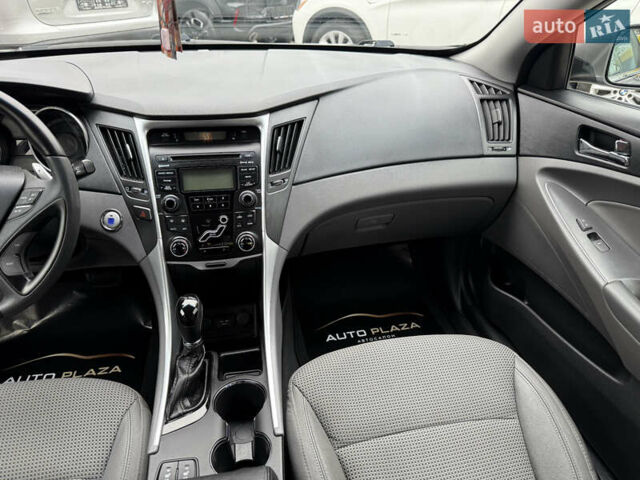 Сірий Хендай Соната, об'ємом двигуна 2 л та пробігом 191 тис. км за 7900 $, фото 37 на Automoto.ua