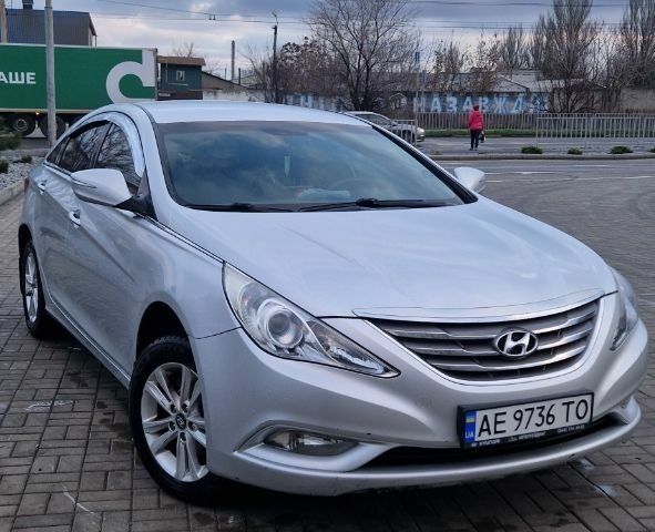 Серый Хендай Соната, объемом двигателя 2 л и пробегом 200 тыс. км за 7300 $, фото 7 на Automoto.ua