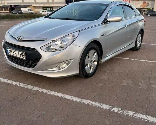 Сірий Хендай Соната, об'ємом двигуна 2 л та пробігом 123 тис. км за 9000 $, фото 5 на Automoto.ua