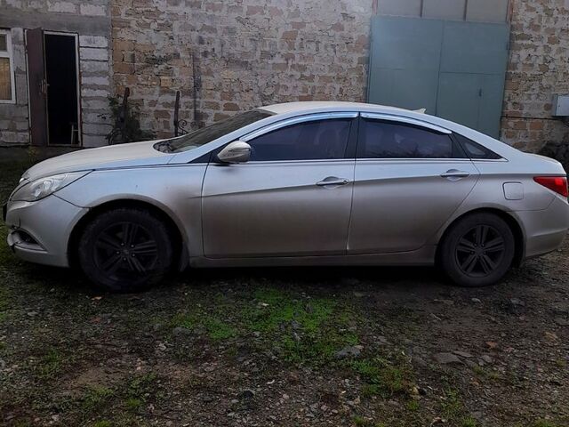 Серый Хендай Соната, объемом двигателя 2 л и пробегом 227 тыс. км за 6800 $, фото 5 на Automoto.ua