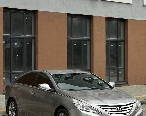 Сірий Хендай Соната, об'ємом двигуна 2 л та пробігом 200 тис. км за 7300 $, фото 3 на Automoto.ua