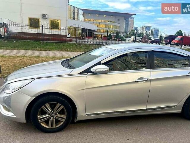 Хендай Соната 2013 в Киеве на Automoto.ua Серый Хендай Соната, объемом двигателя 2 л и пробегом 670 тыс. км за 4900 $, фото 3 на Automoto.ua