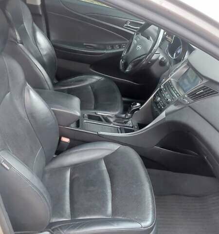 Сірий Хендай Соната, об'ємом двигуна 2 л та пробігом 181 тис. км за 9500 $, фото 6 на Automoto.ua