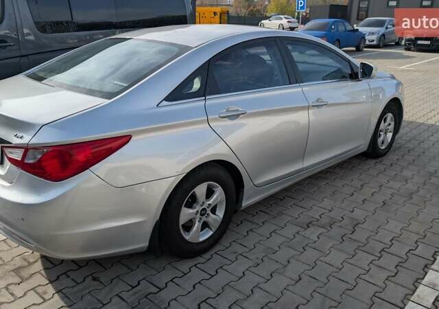 Сірий Хендай Соната, об'ємом двигуна 2 л та пробігом 605 тис. км за 7000 $, фото 3 на Automoto.ua
