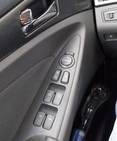 Сірий Хендай Соната, об'ємом двигуна 2.4 л та пробігом 150 тис. км за 11500 $, фото 15 на Automoto.ua