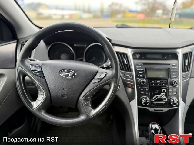 Сірий Хендай Соната, об'ємом двигуна 2.4 л та пробігом 183 тис. км за 9000 $, фото 8 на Automoto.ua