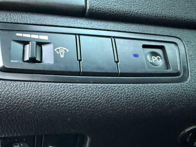 Сірий Хендай Соната, об'ємом двигуна 2 л та пробігом 216 тис. км за 8200 $, фото 12 на Automoto.ua