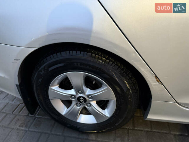 Серый Хендай Соната, объемом двигателя 2 л и пробегом 240 тыс. км за 6000 $, фото 13 на Automoto.ua