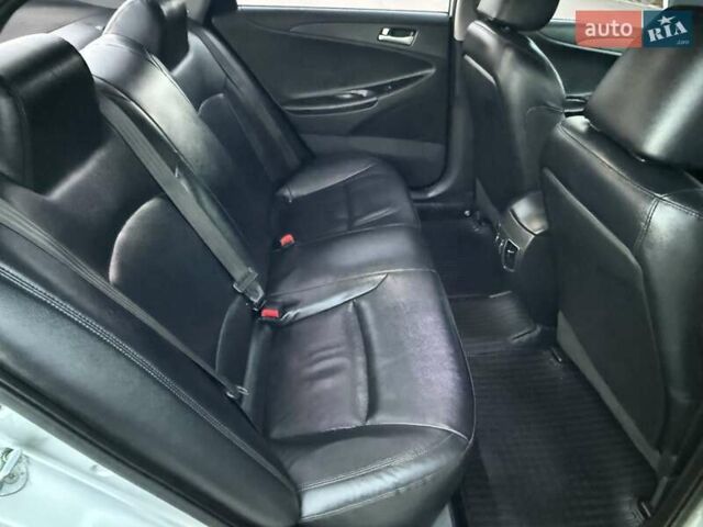 Серый Хендай Соната, объемом двигателя 2 л и пробегом 216 тыс. км за 8200 $, фото 50 на Automoto.ua