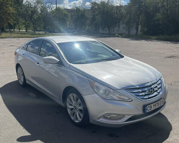 Серый Хендай Соната, объемом двигателя 2.4 л и пробегом 210 тыс. км за 7200 $, фото 1 на Automoto.ua