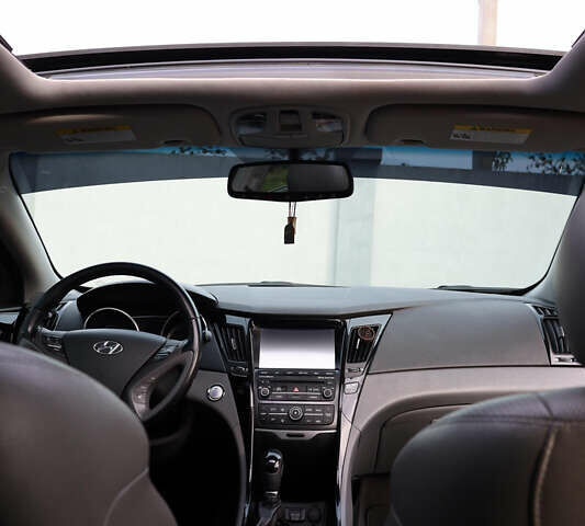 Серый Хендай Соната, объемом двигателя 2.36 л и пробегом 165 тыс. км за 9000 $, фото 17 на Automoto.ua