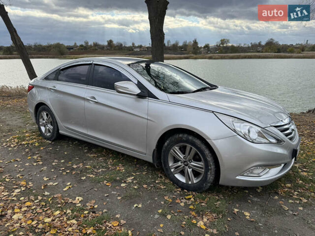 Хендай Соната 2013 в Бердичеве на Automoto.ua Серый Хендай Соната, объемом двигателя 2 л и пробегом 420 тыс. км за 6999 $, фото 9 на Automoto.ua