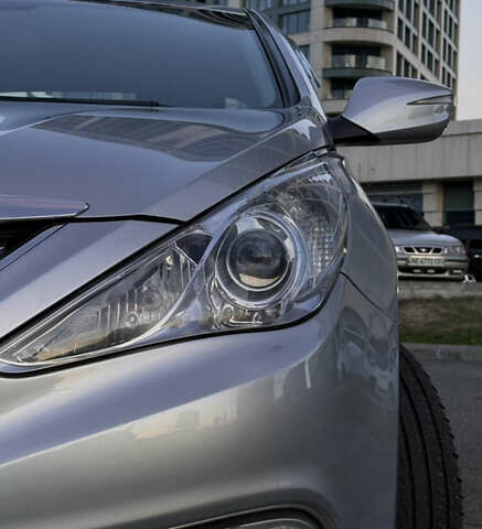 Серый Хендай Соната, объемом двигателя 2 л и пробегом 363 тыс. км за 6700 $, фото 6 на Automoto.ua