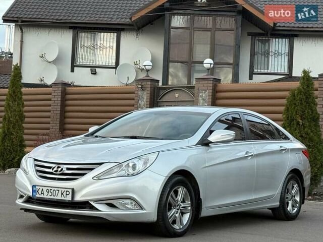 Серый Хендай Соната, объемом двигателя 2 л и пробегом 216 тыс. км за 8200 $, фото 6 на Automoto.ua