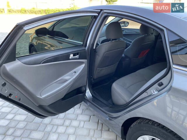 Серый Хендай Соната, объемом двигателя 2.36 л и пробегом 200 тыс. км за 9300 $, фото 26 на Automoto.ua