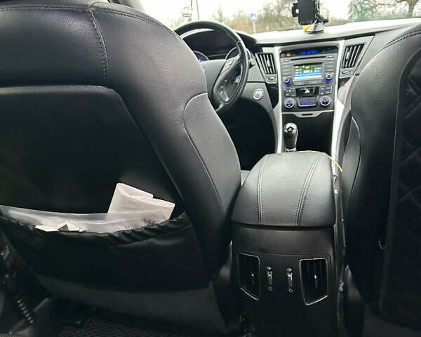 Сірий Хендай Соната, об'ємом двигуна 2.4 л та пробігом 113 тис. км за 10300 $, фото 15 на Automoto.ua