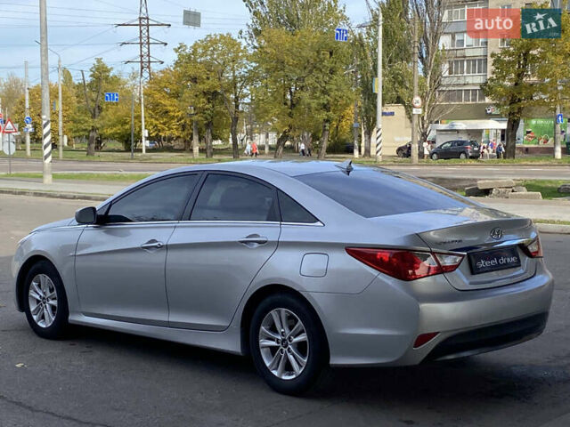 Хендай Соната 2013 у Миколаєві на Automoto.ua Сірий Хендай Соната, об'ємом двигуна 2.4 л та пробігом 151 тис. км за 8099 $, фото 4 на Automoto.ua