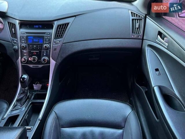 Серый Хендай Соната, объемом двигателя 2 л и пробегом 185 тыс. км за 8100 $, фото 24 на Automoto.ua