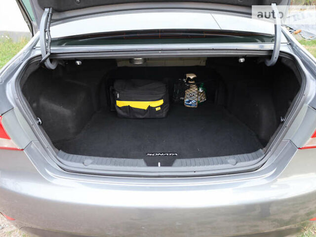 Серый Хендай Соната, объемом двигателя 2.36 л и пробегом 165 тыс. км за 9000 $, фото 35 на Automoto.ua