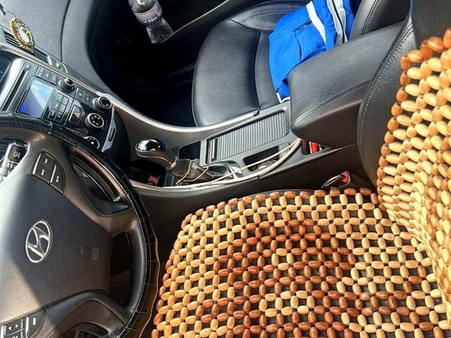 Хендай Соната 2013 в Киеве на Automoto.ua Серый Хендай Соната, объемом двигателя 2 л и пробегом 670 тыс. км за 4900 $, фото 5 на Automoto.ua
