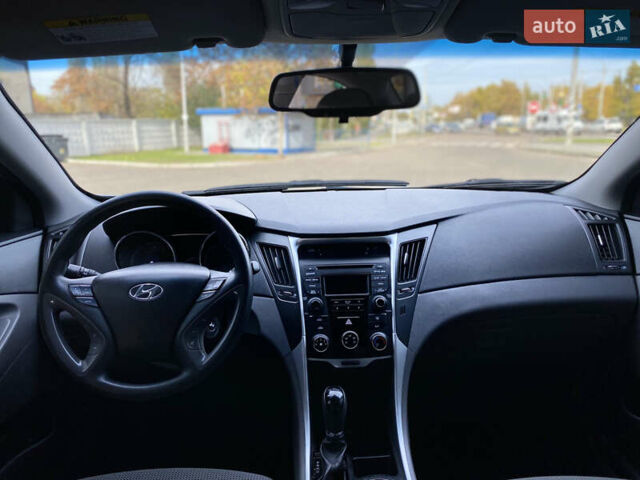 Хендай Соната 2013 у Миколаєві на Automoto.ua Сірий Хендай Соната, об'ємом двигуна 2.4 л та пробігом 151 тис. км за 8099 $, фото 11 на Automoto.ua