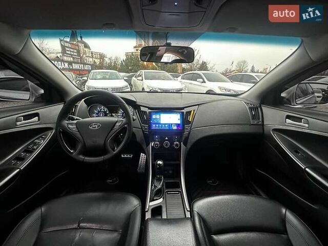 Серый Хендай Соната, объемом двигателя 2 л и пробегом 207 тыс. км за 8500 $, фото 21 на Automoto.ua