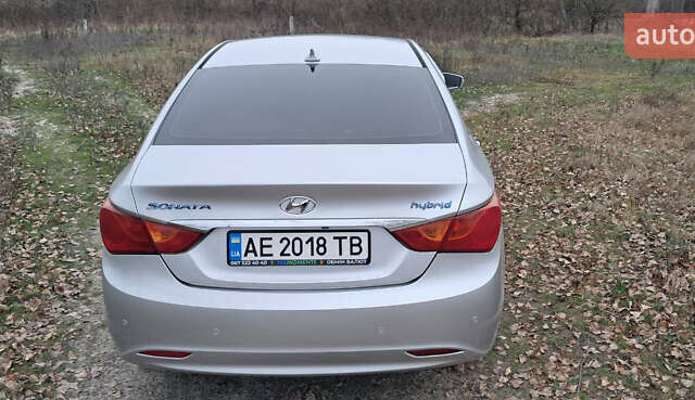 Серый Хендай Соната, объемом двигателя 2.36 л и пробегом 326 тыс. км за 7800 $, фото 3 на Automoto.ua