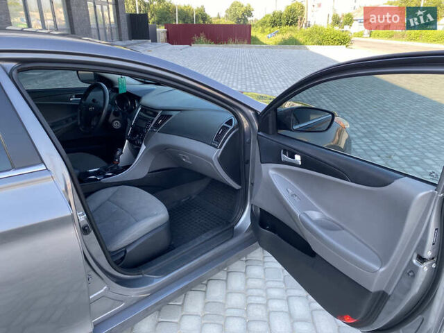 Серый Хендай Соната, объемом двигателя 2.36 л и пробегом 200 тыс. км за 9300 $, фото 37 на Automoto.ua