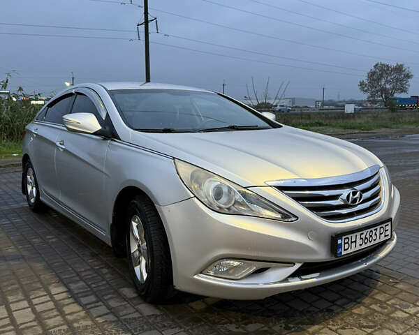 Серый Хендай Соната, объемом двигателя 2 л и пробегом 240 тыс. км за 6000 $, фото 1 на Automoto.ua