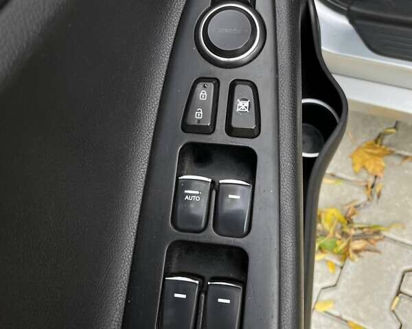 Сірий Хендай Соната, об'ємом двигуна 2 л та пробігом 270 тис. км за 7000 $, фото 11 на Automoto.ua