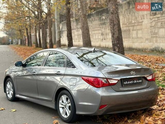 Сірий Хендай Соната, об'ємом двигуна 2.36 л та пробігом 162 тис. км за 9499 $, фото 5 на Automoto.ua