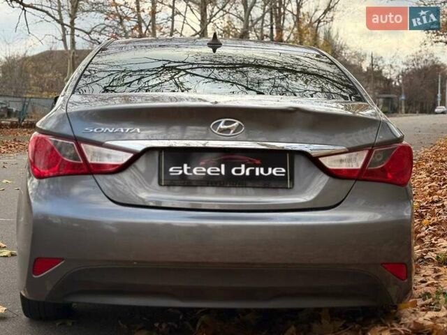 Сірий Хендай Соната, об'ємом двигуна 2.36 л та пробігом 162 тис. км за 9499 $, фото 6 на Automoto.ua